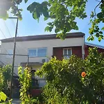 Modernes Appartement Mit Terrasse