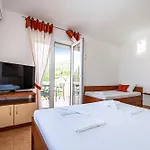 Charmantes Appartement In Starigrad Mit Balkon
