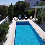 After All Wohnung Mit Pool In Mandre, Pag