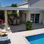 After All Wohnung Mit Pool In Mandre, Pag