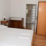 Ruhige Ferienwohnung Mit Terrasse Und Garten