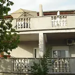 Funktionelles Apartment Mit Terrasse