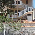Ruhige Ferienwohnung Mit Terrasse Und Garten
