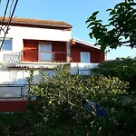 Modernes Appartement Mit Terrasse