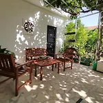 Ferienhaus Karmen Auf Zwei Ebenen Mit Garten