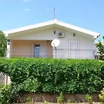 Ferienapartment Mit Balkon Fuer Fuenf Personen