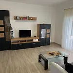Wohnung In Rtina Mit Garten, Terrasse Und Grill