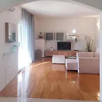 3 Bedroom Gorgeous Apartment In Otok Ist