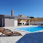 Fjaka Holiday Home