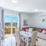 Nice Apartment In Povljana With Kitchen