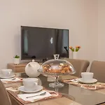 Apartment Teresa - Great Location & Parking