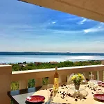 Wunderschoenes Appartement In Maslenica Mit Balkon