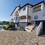 Apartments Villa Lora
