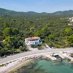 Mediterranean Seaside Apartments - Deak