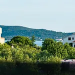 Villa Jomani With Heated Pool