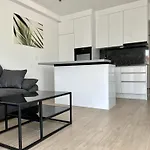 Palm Beach Apartment, Povljana