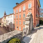 Zarina Apartment - Old Town Center