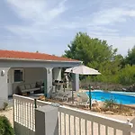 Pine Holiday House-Saltwater Pool