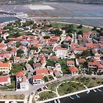 Apartment In Nin With Terrace, Air Conditioning, Wi-Fi