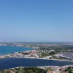 Apartment In Nin With Terrace, Air Conditioning, Wi-Fi