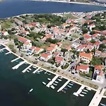 Apartment In Nin With Terrace, Air Conditioning, Wi-Fi