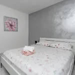 Lovely Home In Biograd Na Moru With Kitchen