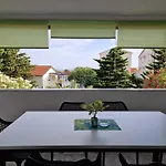 Aurelia Apartments, Vir