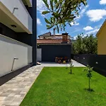 Exquisite Prestige Luxury Apartments With Shared Pool