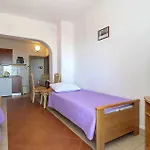 Pet Friendly Apartment In Mandre With Wifi