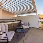 Magnificent Rooftop Jacuzzi & Terrace Apartment Olia