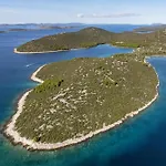 Secluded Fisherman'S Cottage Cove Ladjin - Landjin, Pasman - 8500