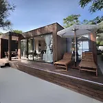 Exclusive Wellness House With Jacuzzi And Sauna, 10 Gardens