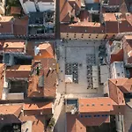 Central Rooms In Old Town By Belmont Realty