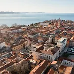 Central Rooms In Old Town By Belmont Realty