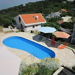Gemuetliche Ferienwohnung Mit Grill Und Gemeinschaftlichem Pool