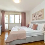 Frane 2Br Aparment Near Old Town