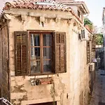Amoret Apartments