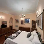 Amoret Apartments