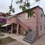Holiday House Brane
