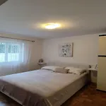 Apartment Angelina - Three Bedroom Apartment With Balcony And Sea View