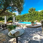 Villa Piano - Four Bedroom Villa With Terrace And Swimming Pool