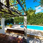 Villa Piano - Four Bedroom Villa With Terrace And Swimming Pool