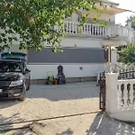 Beautiful Apartment In Gornji Karin With Wifi