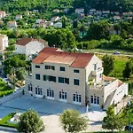 Apartments Azzurro- Three Bedroom Apartment With Terrace And Hot Tub Azzurro I-Donji