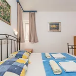 Cozy Apartment In Sveti Filip I Jakov With Wifi