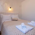Grand View Holiday Home