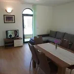 Apartments Mlikota - Two Bedroom Apartment With Terrace