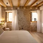 Old Town Olive Luxury Room For 2