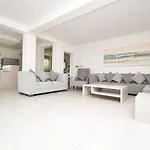 Serenity Residence With Sea View