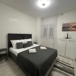 Deluxe Look